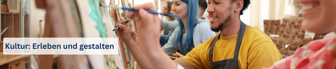 Header Kultur: Erleben und gestalten mit hinterlegtem Bild mit Personen bei einem Malkurs an der Staffelei